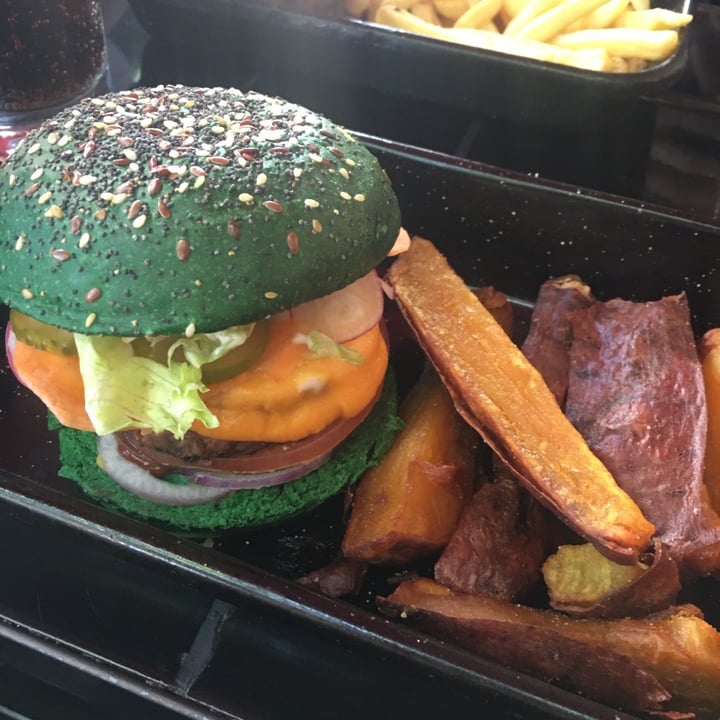 photo of Williamsburg Burger Bar Beyond Burg shared by @veganodelghetto on  13 Oct 2021 - review