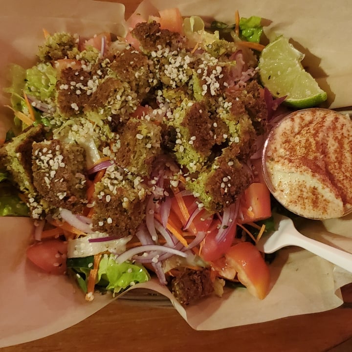 photo of Mango y Chile Ensalada con falafel shared by @mjimenasilva on  15 Sep 2021 - review