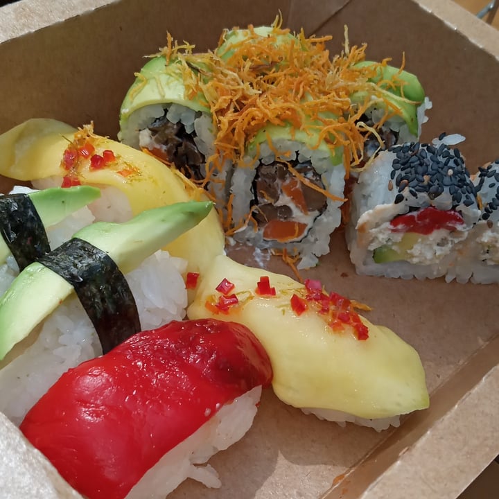 photo of Let it V - Vegan Sushi Tabla Hey Jude shared by @rominacon on  26 Sep 2020 - review