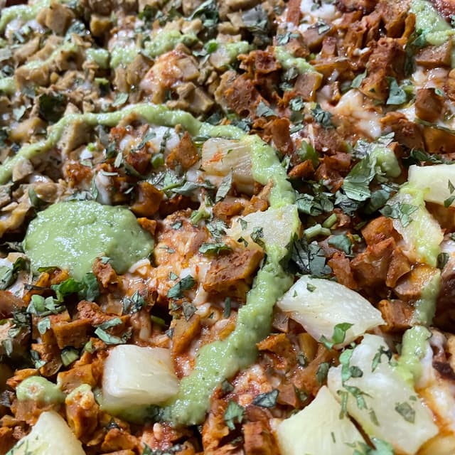 Photo of the dish “Pizza Mitad Pastor Y Suadero”