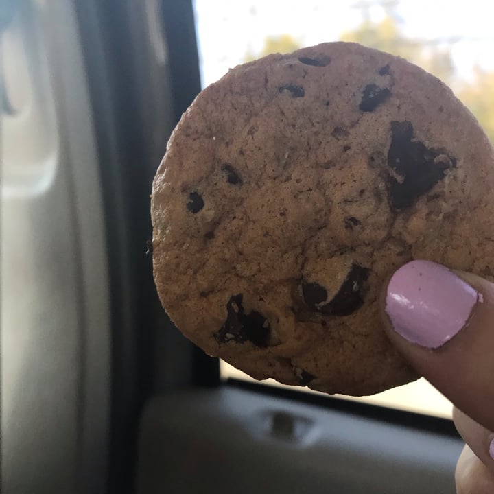 photo of Whole Foods Market Vegan Chocolate Chip Cookies shared by @isabellepizzuto on  21 Mar 2021 - review