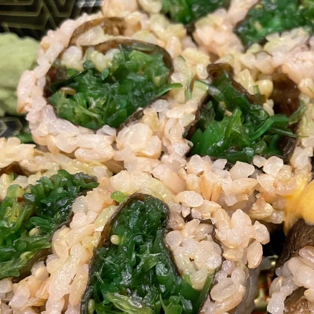 Foto del piatto “Seaweed Salad Roll”