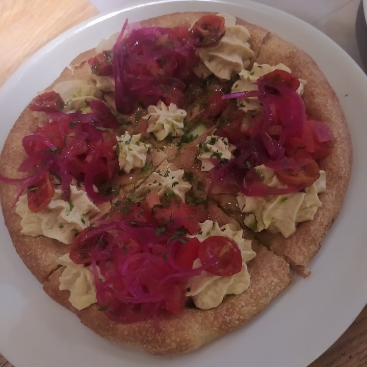 photo of 100% BIO Pizzotta hummus, pomodorini confit e cipolla agrodolce shared by @flamy on  05 Jun 2022 - review