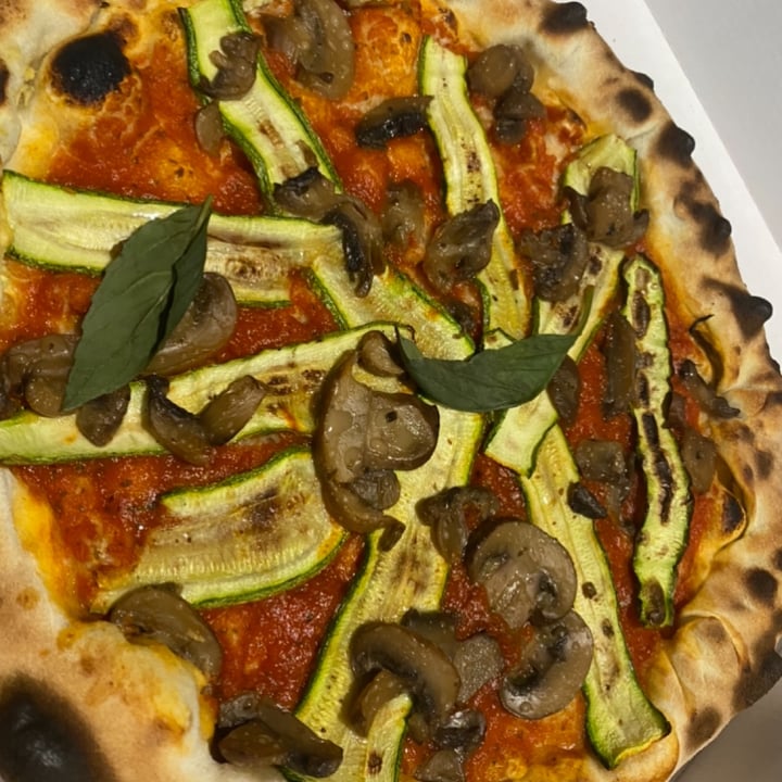 review photo of Pizzeria Gustavo Pizza zucchine e funghi shared by @ale30d on 29 Nov 2021 - review