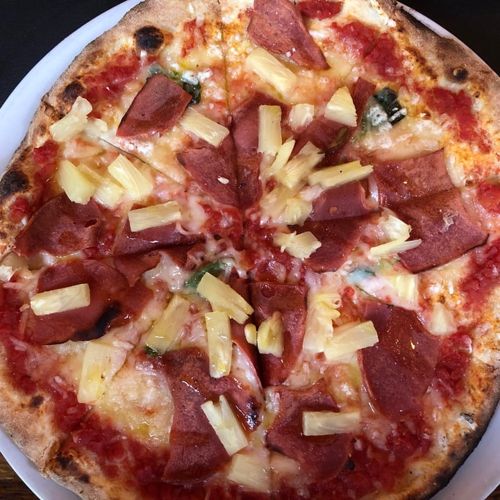 photo of MANSO PIZZERIA Pizza Hawaiana shared by @anaiturrizar on  21 Jul 2020 - review