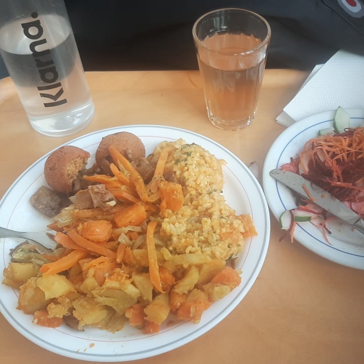 review photo of A Colmeia Buffet Plate shared by @cawcaw on 04 Dec 2022 - review