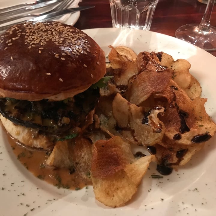 photo of Basic Bistro Bruce Lee Burger shared by @lucyjseward on  30 Aug 2020 - review