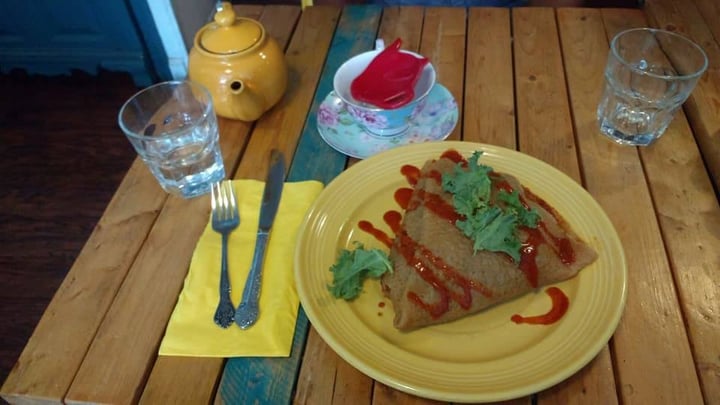 photo of Little Choc Apothecary smoky pulled jackfruit, Caramelized Onion, Roasted Red Pepper, Kale, Homemade BBQ sauce/ Herb Roasted Mushrooms, Spinach, Walnuts, tahini basil sauce shared by @veganmd on  13 Dec 2019 - review