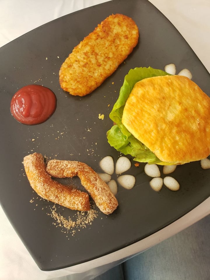 photo of Tim Hortons Beyond Sausage Lettuce Tomato shared by @tialoryssa on  01 Aug 2019 - review