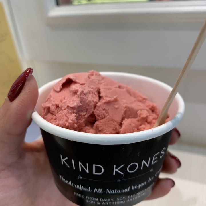 photo of Kind Kones Strawberry Ice Cream shared by @apocalyplease on  04 Dec 2020 - review