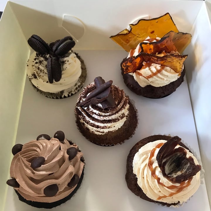 photo of V Series Kew Vegan cupcakes shared by @babypumpkin on  01 Feb 2022 - review