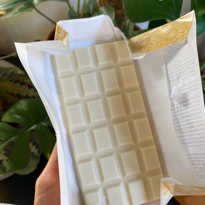 review photo of Bonvita White chocolate shared by @travelerafit on 07 Aug 2021 - review
