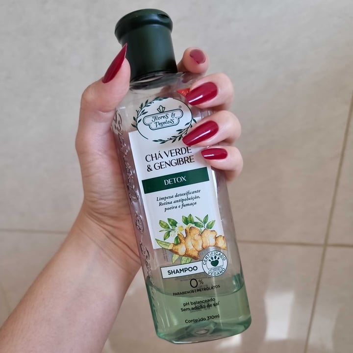 photo of Flores & Vegetais Shampoo Chá Verde & Gengibre Detox shared by @deboralitcanov on  22 Aug 2022 - review