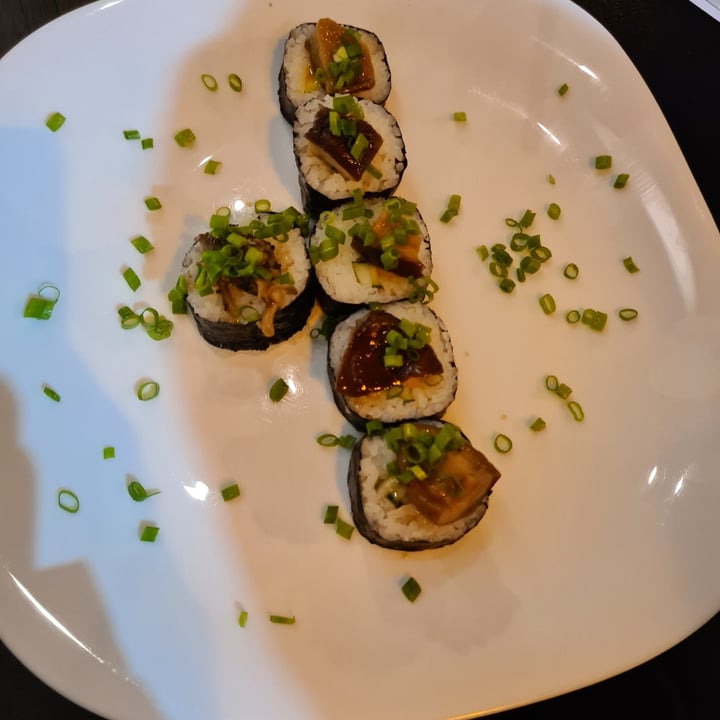 photo of HACHI SUSHI Makisushi De Manga, Pepino E Shitake shared by @clarenceaguiar on  31 May 2022 - review