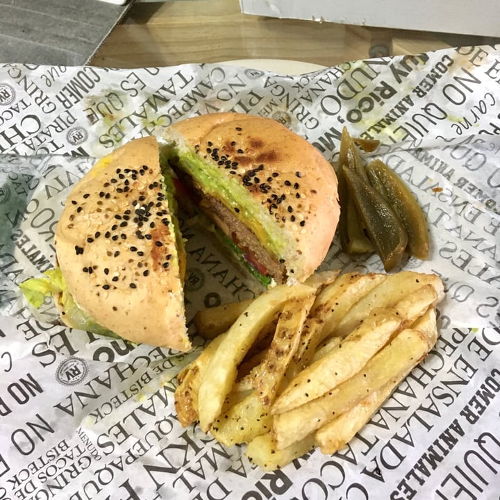 photo of Revolucion Verde Beyond Burger shared by @jesuscarrillo on  06 Jul 2020 - review