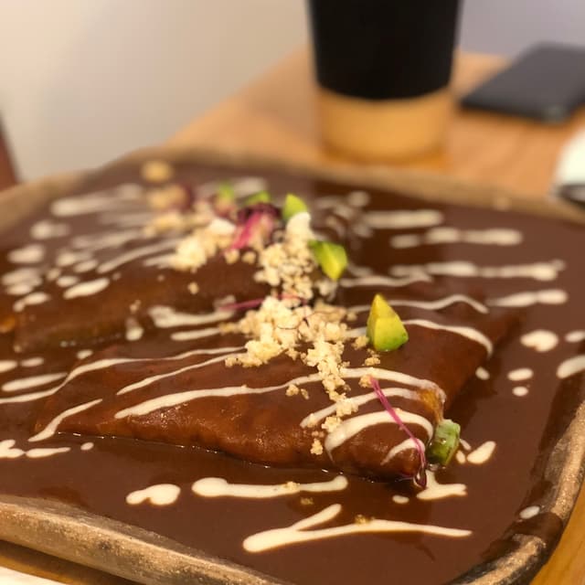 菜肴“Enfrijolada”的照片