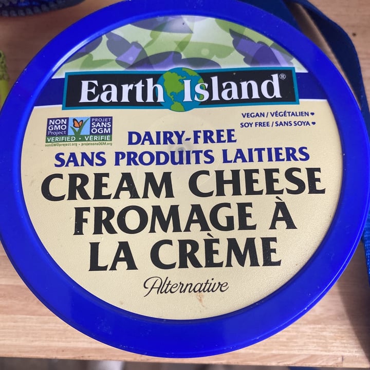 review photo of Earth Island Cream Cheese Alternative shared by @weepyeyeross on 01 Jun 2021 - review