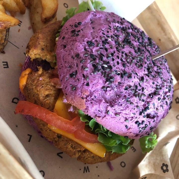 photo of Flower Burger Cherry Bomb shared by @essemme on  16 Sep 2022 - review