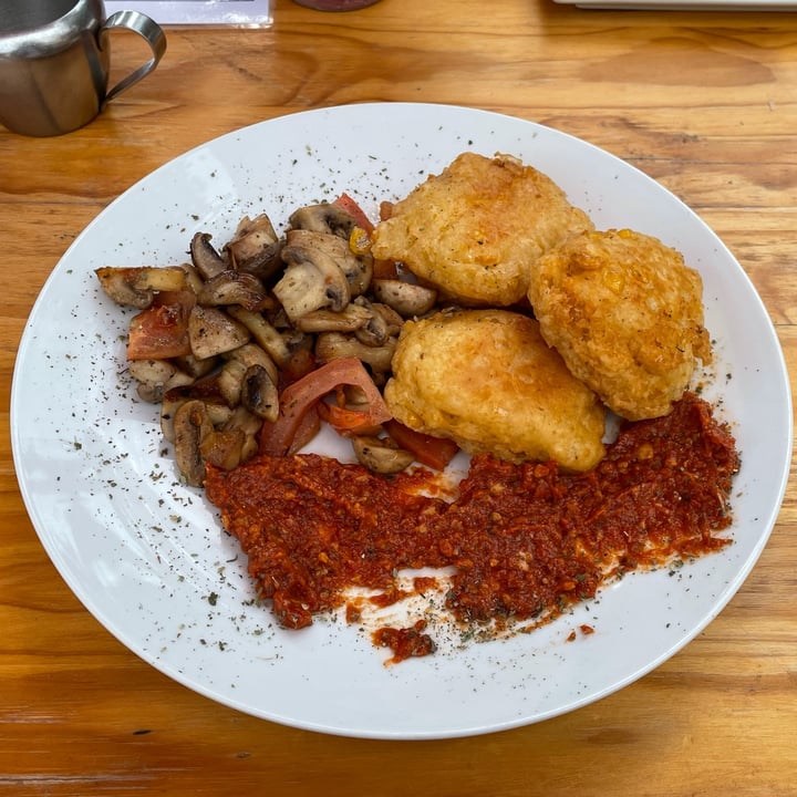photo of Pure Café Sweetcorn Fritters And Mushrooms shared by @lucyjseward on  28 Sep 2021 - review