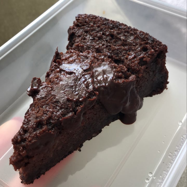 photo of Laurie's Vegetarian Vegan Chocolate Cake shared by @annaswholesomehome on  12 Sep 2020 - review