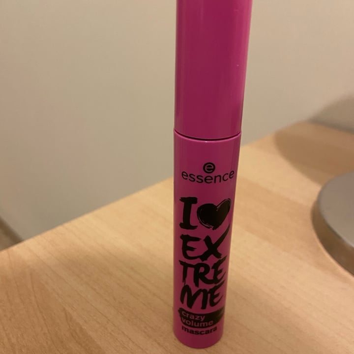 photo of Essence Cosmetics Mascara extreme Crazy Volume shared by @chiarasss on  17 Mar 2022 - review
