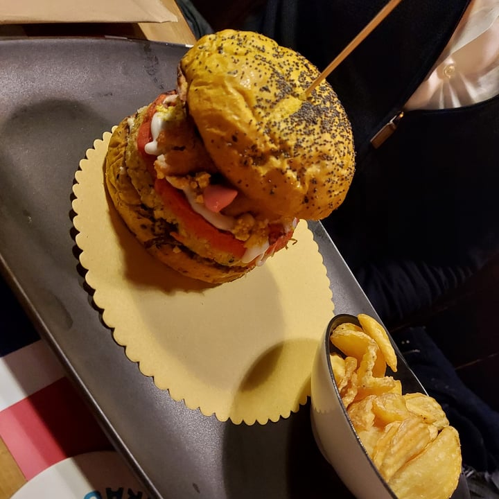 photo of Old England Pub - Pub Birreria Padova Porn burger vegan shared by @dargina90 on  11 Dec 2022 - review