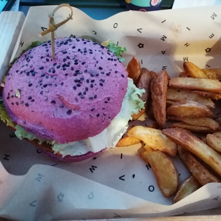 photo of Flower Burger Cherry Bomb shared by @cinziafrigerio on  04 Jun 2022 - review