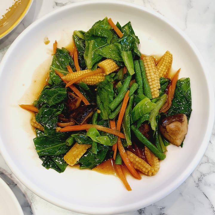 photo of Sanook Kitchen Vegetarian Stir-Fried Mixed Vegetables with Mushrooms shared by @veggiexplorer on  06 Dec 2020 - review