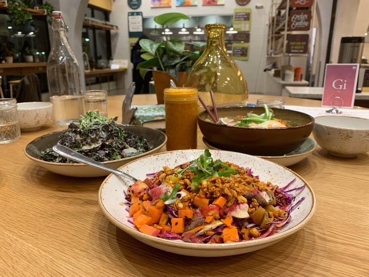 photo of Life Alive Organic Cafe Thai peanut sutra shared by @aestheticallyadventurous on  03 Apr 2019 - review