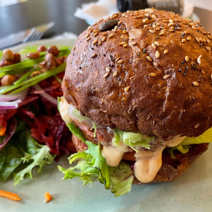 photo of Lexi's Healthy Eatery Beyond burger shared by @lihsur on  02 Feb 2022 - review