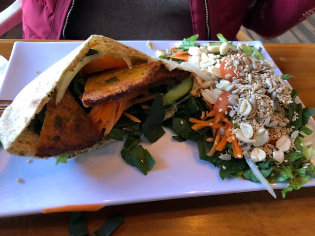 Photo of the dish “Camellos falafel”