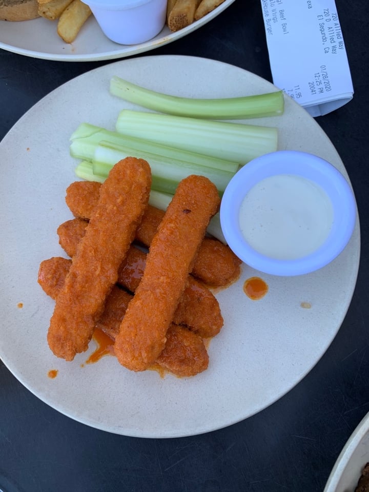 photo of Veggie Grill Buffalo Wings shared by @cecicasillastin on  28 Jan 2020 - review