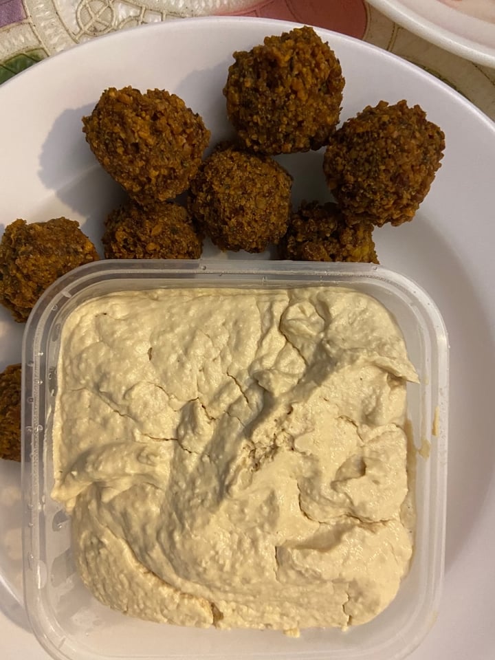 photo of Pita Bakery Hummus (300g tub) shared by @fxk on  22 Feb 2020 - review