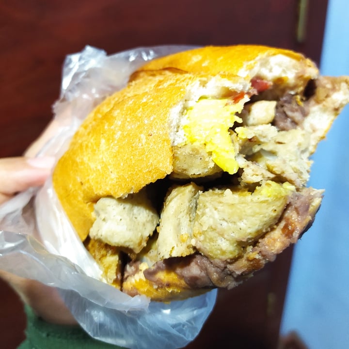 review photo of Veganísimo Loncheria Vegana Torta de milanesa shared by @danielahidalgo on 19 Feb 2021 - review