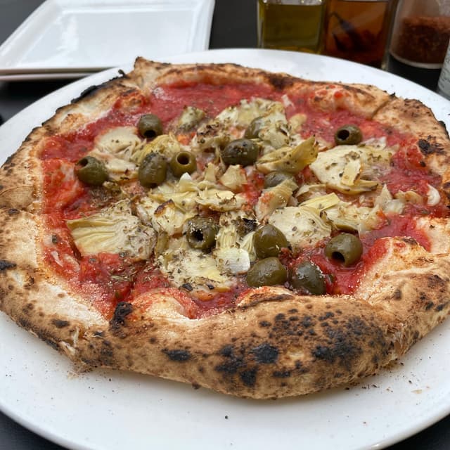 Photo of the dish “Veganized Margherita pizza with artichoke and olives”