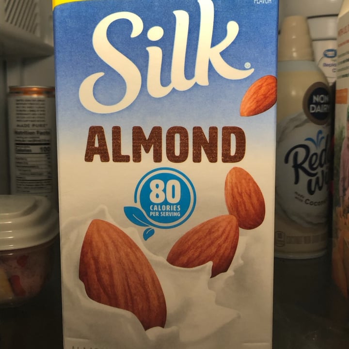 photo of silk almond milk Silk almond Milk Vanilla Flavor shared by @palmbayins on  24 May 2022 - review