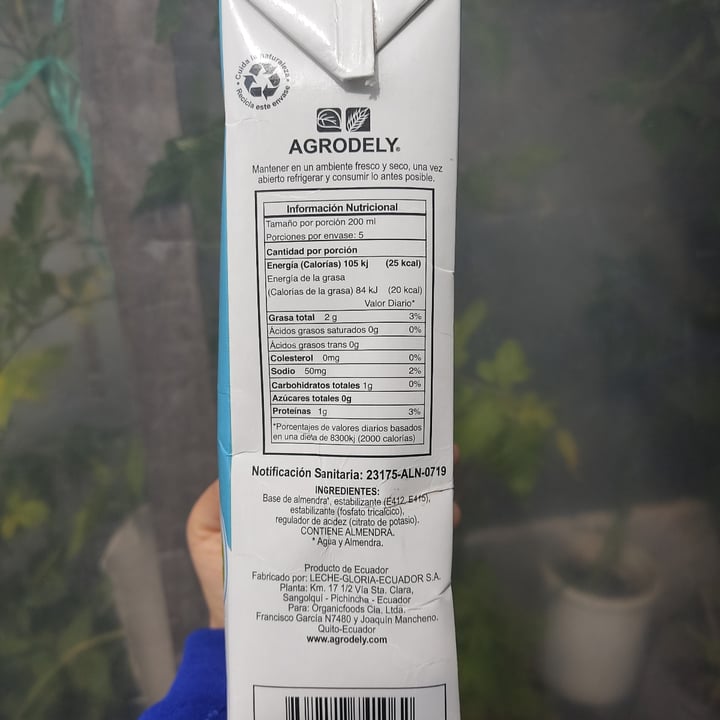 review photo of liv Bebida de Almendra Sin Azúcar shared by @nikypuchita22 on 25 Feb 2022 - review