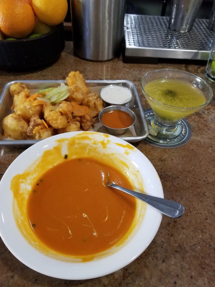 review photo of Craft Roots Buffalo Cauliflower Bites shared by @sammfortheoceans on 28 Jan 2020 - review