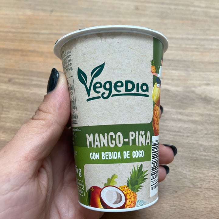 photo of Vegedia Yogur de mango-piña con bebida de coco shared by @elisalu on  19 Jul 2022 - review