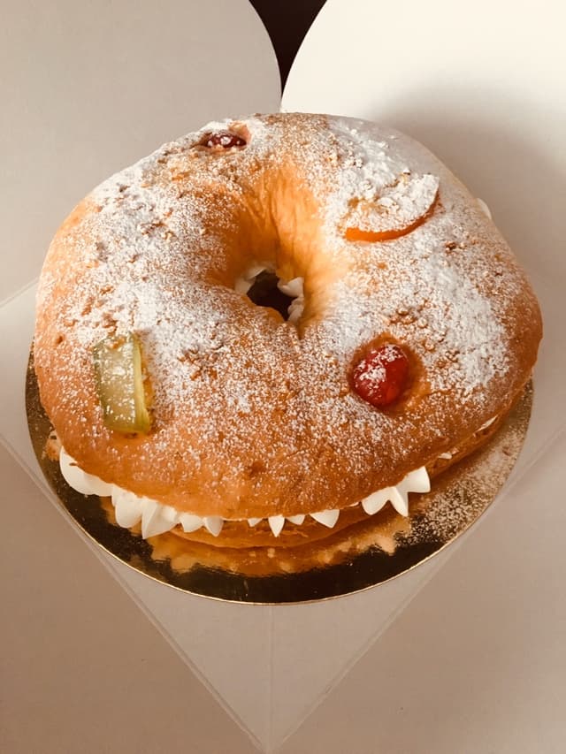 Photo of the dish “Roscón de reyes con nata”
