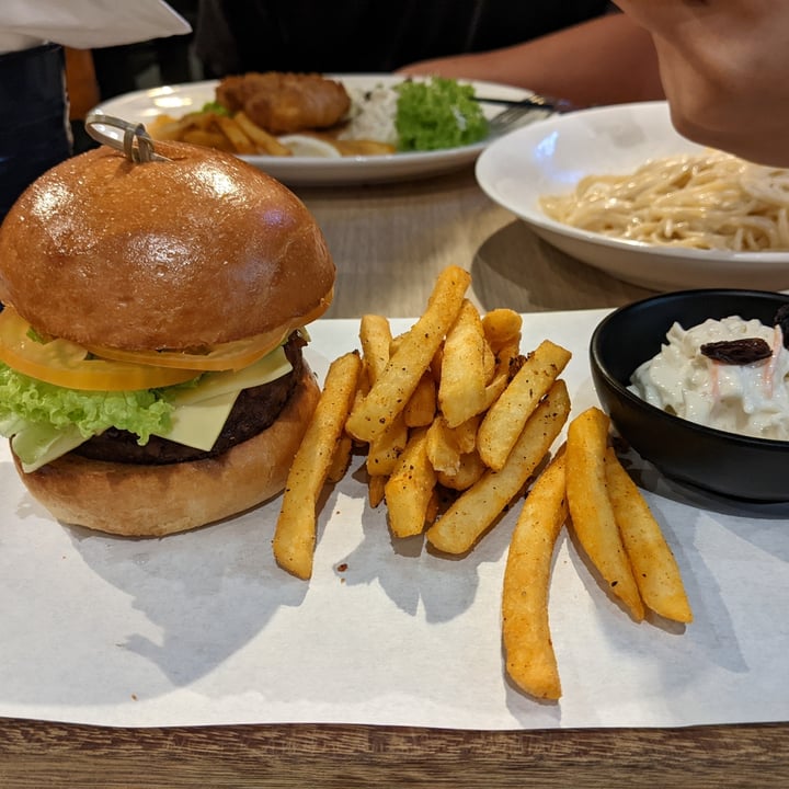 photo of Harry's Harbourfront Beyond Burger shared by @kerct on  21 Aug 2022 - review
