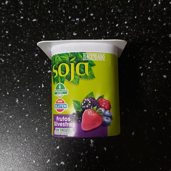 photo of Hacendado Iogurt de soja frutos silvestres shared by @adrianacruz on  10 Oct 2022 - review