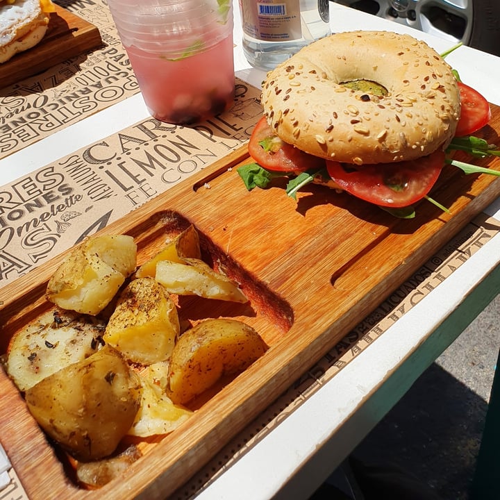 review photo of ADELA VIntage Cafetería Hamburguesa Veggie shared by @ludi2000 on 30 Nov 2020 - review
