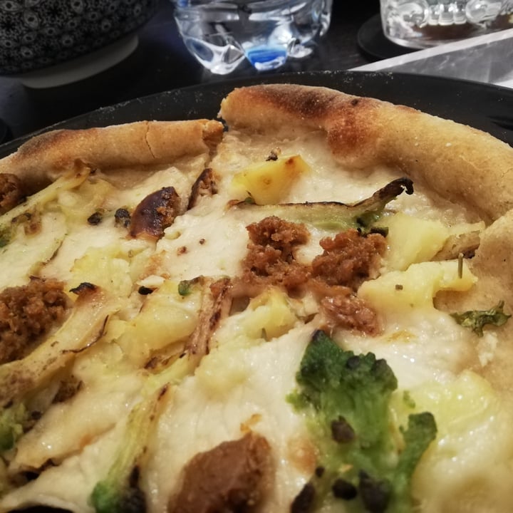 photo of Rifugio Romano Pizza Broccolona shared by @yayatheveggie on  20 Apr 2021 - review