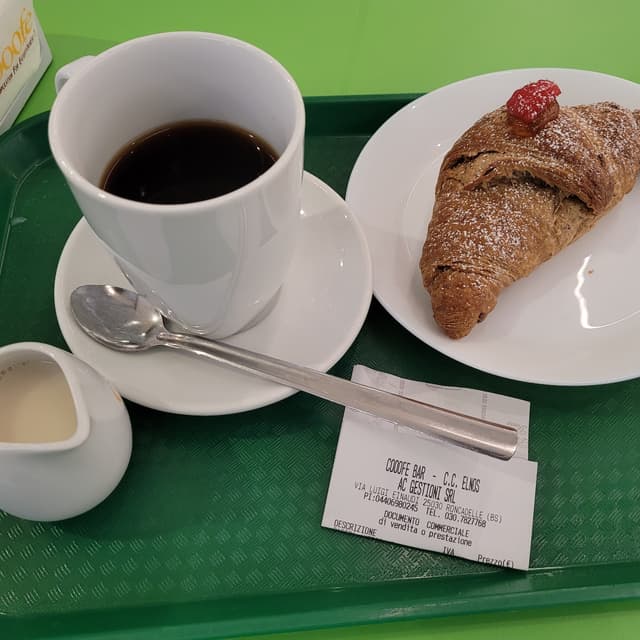 Photo of the dish “Brioche lampone e sambuco e caffè macchiato soia”
