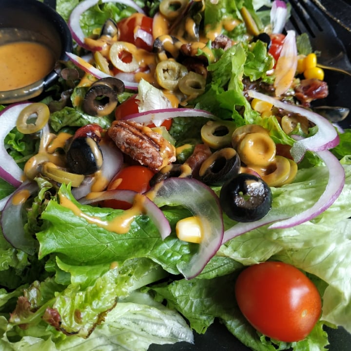 review photo of Pizzadero Ensalada Con Vegetales Y Nueces shared by @dulasnavvegan on 05 Jan 2022 - review