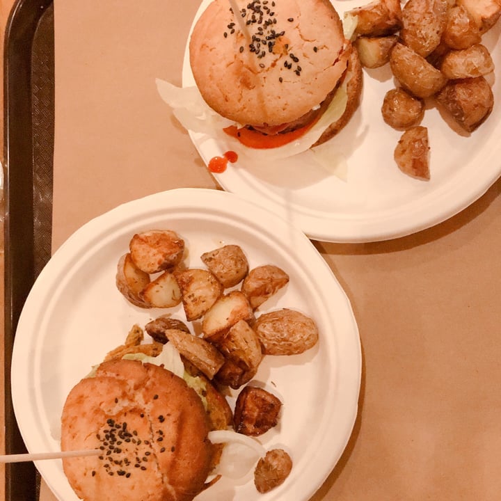 photo of Healthy be good Beyond Burger shared by @panambijournal on  27 Sep 2020 - review