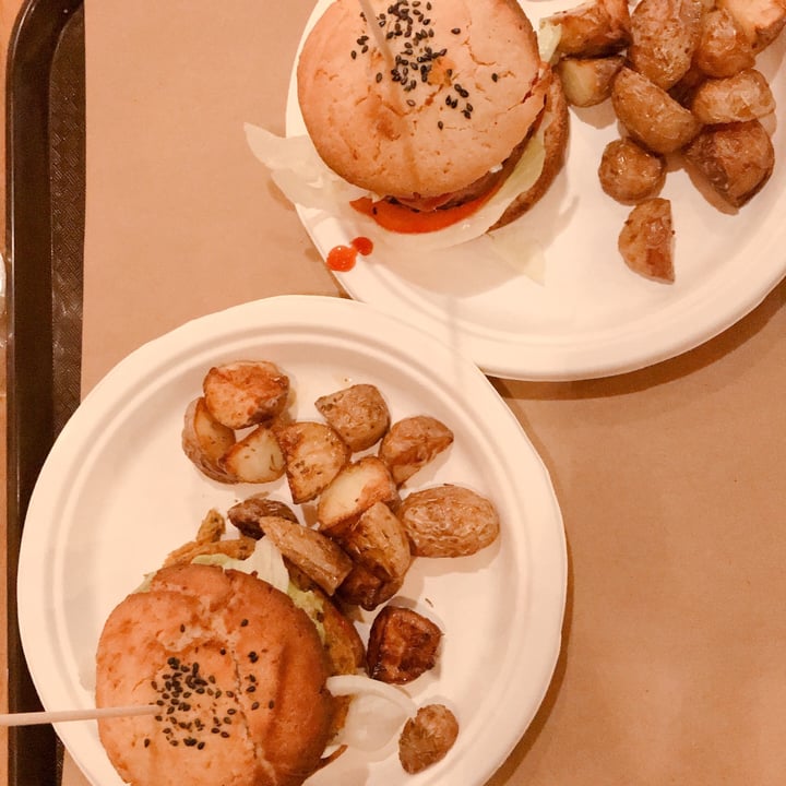 review photo of Healthy be good Beyond Burger shared by @panambijournal on 27 Sep 2020 - review