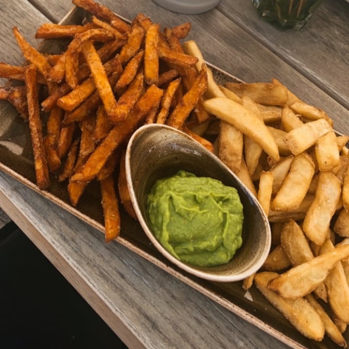 review photo of HANS IM GLÜCK Burgergrill & Bar 1 Pfund Gemischte Fritten shared by @tinepepino on 19 Aug 2021 - review