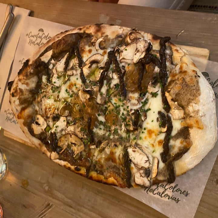 photo of SUPERCHULO MADRID Pizza Trufada shared by @irenevegan on  17 Apr 2022 - review